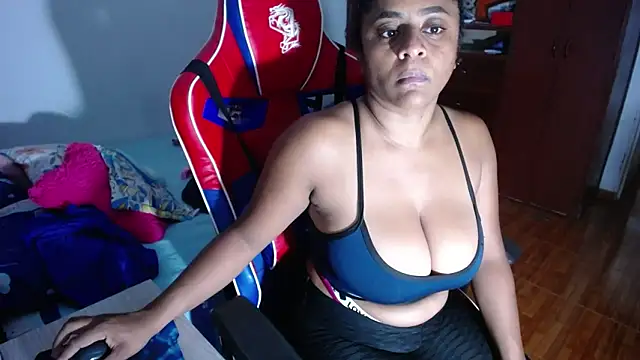 Snapshot of BellaKarla chatting on March 13, 2026, 11:43 pm BellaKarla online show from March 13, 2026, 11:43 pm