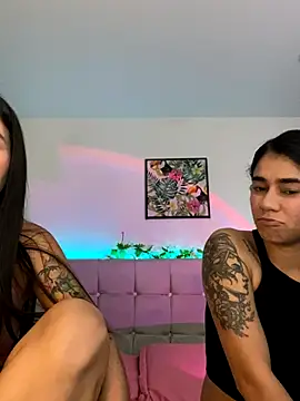 Snapshot of Layla_Rachel chatting on November 2, 2025, 2:05 am Layla Rachel online show from November 2, 2025, 2:05 am
