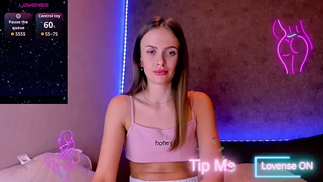 Snapshot of madina_taher chatting on October 5, 2025, 9:38 pm madina taher online show from October 5, 2025, 9:38 pm