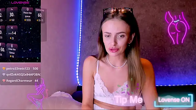 Snapshot of madina_taher chatting on October 4, 2025, 7:04 pm madina taher online show from October 4, 2025, 7:04 pm