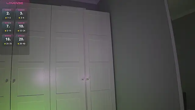 Snapshot of -JuicyMolly- chatting on October 27, 2025, 3:35 pm -JuicyMolly- online show from October 27, 2025, 3:35 pm