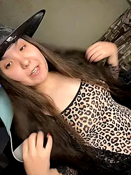 Snapshot of Var_Kiss chatting on November 4, 2025, 10:08 am Var Kiss online show from November 4, 2025, 10:08 am