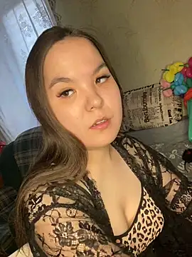 Snapshot of Var_Kiss chatting on March 16, 2025, 11:38 am Var Kiss online show from March 16, 2025, 11:38 am