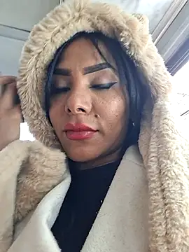 Doll Loren online show from November 13, 2025, 7:29 pm