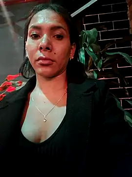 Doll Loren online show from February 20, 2026, 1:46 am