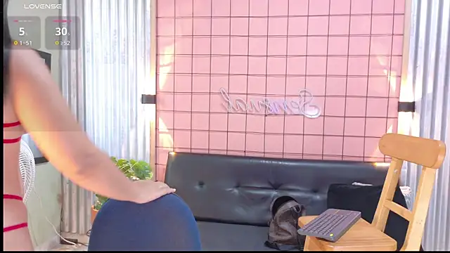 mensia hernandz online show from October 16, 2025, 1:19 pm