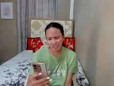 Snapshot of lady_kim_boner chatting on December 6, 2024, 7:37 am lady kim boner online show from December 6, 2024, 7:37 am