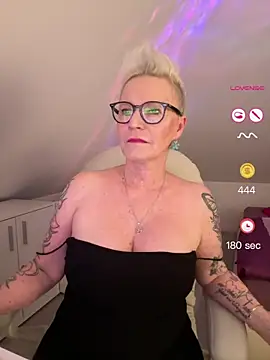 German Milf online show from May 28, 2026, 1:06 pm