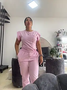 daniela henao online show from April 10, 2026, 2:13 pm