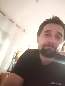 Snapshot of Stivn35 chatting on October 28, 2025, 3:29 am Stivn35 online show from October 28, 2025, 3:29 am