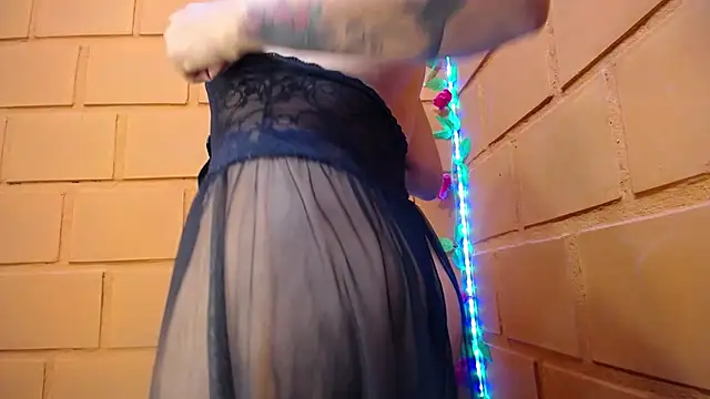 Snapshot of hornywife_ chatting on December 24, 2024, 11:55 pm hornywife  online show from December 24, 2024, 11:55 pm