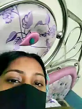 Shristiprakash0 online show from November 18, 2025, 4:27 am