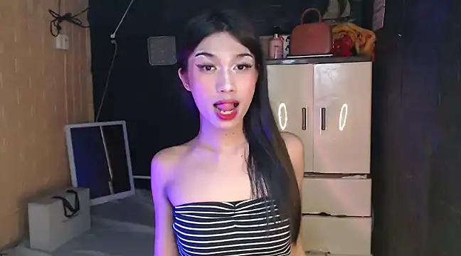Snapshot of ToKeNa chatting on February 7, 2025, 4:24 pm ToKeNa online show from February 7, 2025, 4:24 pm