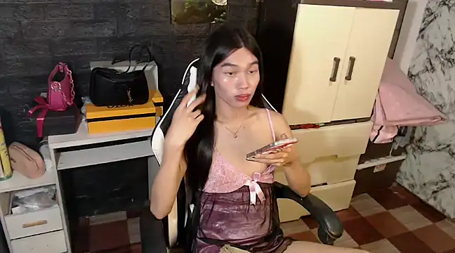 Snapshot of ToKeNa chatting on March 6, 2025, 6:05 pm ToKeNa online show from March 6, 2025, 6:05 pm