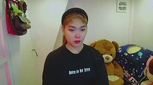 TR4NSCUTI3 online show from February 2, 2025, 1:02 am