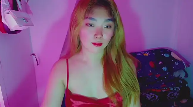 TR4NSCUTI3 online show from February 17, 2025, 2:49 pm