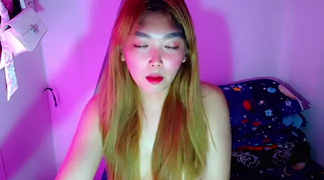 TR4NSCUTI3 online show from February 18, 2025, 12:59 am