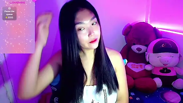 TR4NSCUTI3 online show from October 16, 2025, 6:49 pm