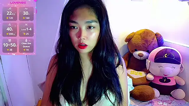 TR4NSCUTI3 online show from September 26, 2025, 6:59 pm