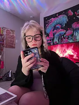 Cutiepiespanks online show from March 27, 2026, 10:43 pm