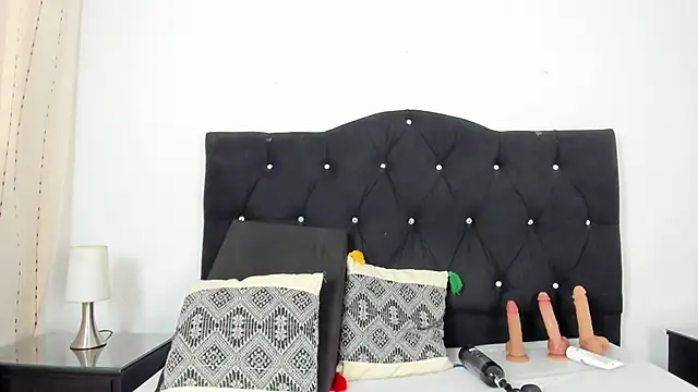 Keira Lennox online show from October 3, 2025, 12:17 pm