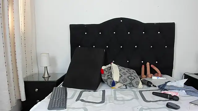 Keira Lennox online show from October 2, 2025, 11:35 am