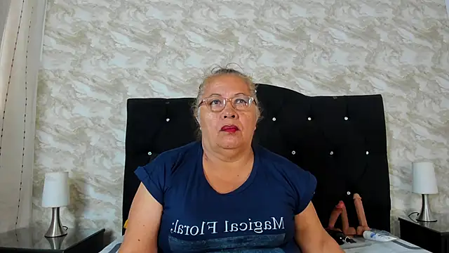 Keira Lennox online show from October 20, 2025, 11:33 am