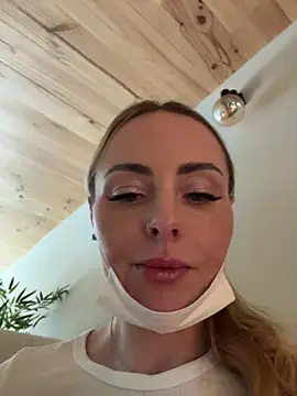 EmaSalis online show from December 19, 2025, 1:24 pm