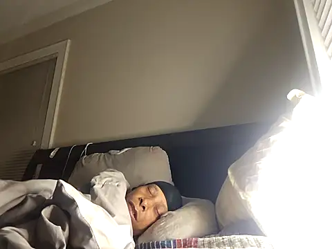 Snapshot of Vybezmaster chatting on November 24, 2025, 9:20 am Vybezmaster online show from November 24, 2025, 9:20 am