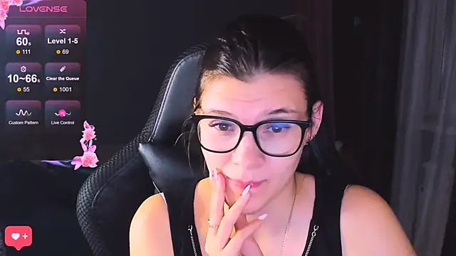 Snapshot of MollyLollipop chatting on January 13, 2026, 5:17 pm MollyLollipop online show from January 13, 2026, 5:17 pm