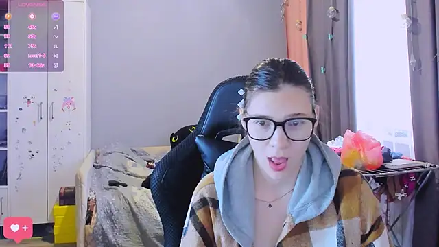 Snapshot of MollyLollipop chatting on February 10, 2026, 4:33 am MollyLollipop online show from February 10, 2026, 4:33 am