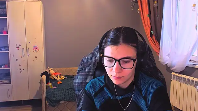 Snapshot of MollyLollipop chatting on December 2, 2025, 2:56 am MollyLollipop online show from December 2, 2025, 2:56 am