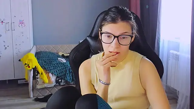 Snapshot of MollyLollipop chatting on February 16, 2026, 7:18 am MollyLollipop online show from February 16, 2026, 7:18 am