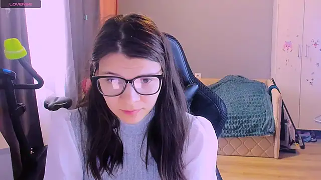 MollyLollipop online show from April 6, 2026, 2:51 am