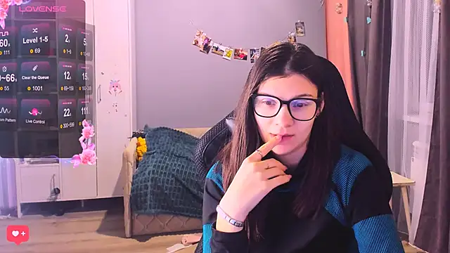 Snapshot of MollyLollipop chatting on December 22, 2025, 2:22 am MollyLollipop online show from December 22, 2025, 2:22 am