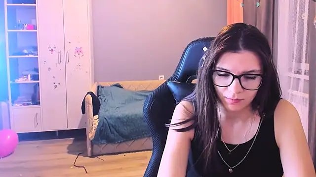 Snapshot of MollyLollipop chatting on January 12, 2026, 1:12 am MollyLollipop online show from January 12, 2026, 1:12 am