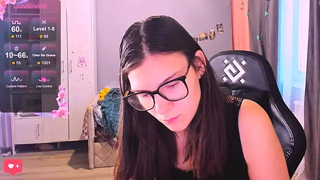 Snapshot of MollyLollipop chatting on December 19, 2025, 3:21 am MollyLollipop online show from December 19, 2025, 3:21 am