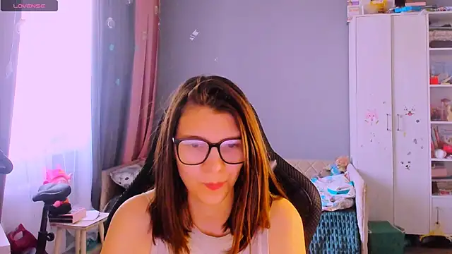 Snapshot of MollyLollipop chatting on June 3, 2026, 3:40 am MollyLollipop online show from June 3, 2026, 3:40 am