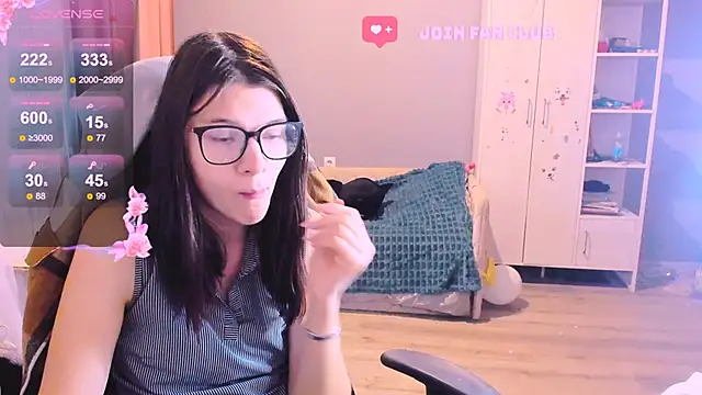 Snapshot of MollyLollipop chatting on November 7, 2025, 2:38 am MollyLollipop online show from November 7, 2025, 2:38 am