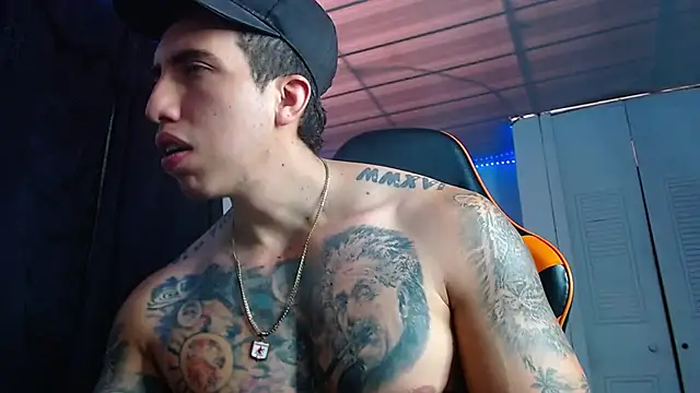 Snapshot of Adam_Hudsond chatting on November 10, 2025, 1:49 pm Adam Hudsond online show from November 10, 2025, 1:49 pm