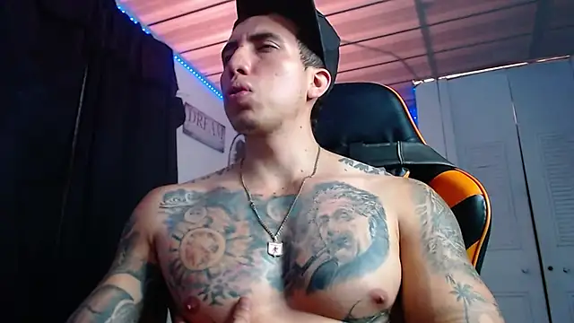 Snapshot of Adam_Hudsond chatting on November 3, 2025, 1:58 pm Adam Hudsond online show from November 3, 2025, 1:58 pm