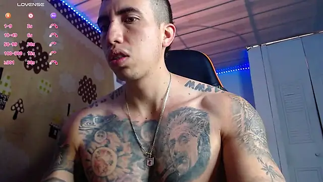 Snapshot of Adam_Hudsond chatting on December 5, 2025, 1:43 pm Adam Hudsond online show from December 5, 2025, 1:43 pm