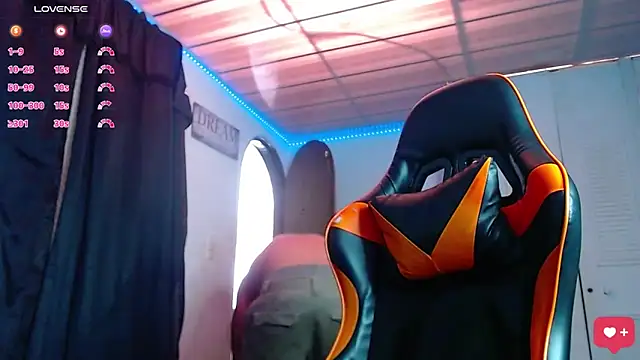 Snapshot of Adam_Hudsond chatting on October 31, 2025, 5:09 pm Adam Hudsond online show from October 31, 2025, 5:09 pm