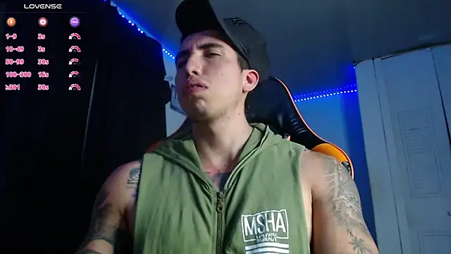 Snapshot of Adam_Hudsond chatting on November 14, 2025, 3:10 am Adam Hudsond online show from November 14, 2025, 3:10 am