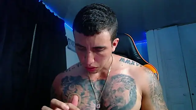 Snapshot of Adam_Hudsond chatting on October 29, 2025, 1:48 am Adam Hudsond online show from October 29, 2025, 1:48 am