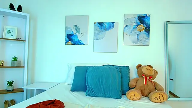 Isabella Harley online show from March 30, 2026, 1:23 pm