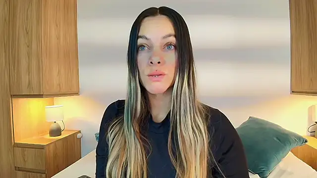 Isabella Harley online show from November 27, 2025, 1:55 pm