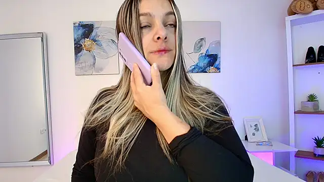 Snapshot of Isabella_Harley chatting on April 29, 2026, 1:26 pm Isabella Harley online show from April 29, 2026, 1:26 pm