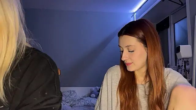 Snapshot of Uniarten chatting on November 12, 2025, 8:23 pm Uniarten online show from November 12, 2025, 8:23 pm