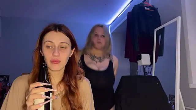 Snapshot of Uniarten chatting on November 9, 2025, 8:13 pm Uniarten online show from November 9, 2025, 8:13 pm